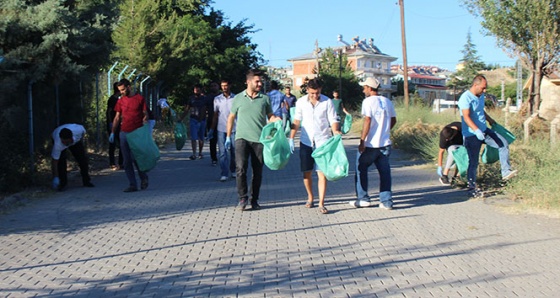 Köylü gençlerden örnek davranış