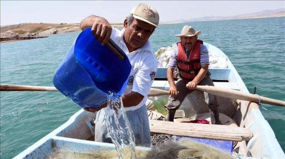 Köyü su altında kalınca balıkçı oldu