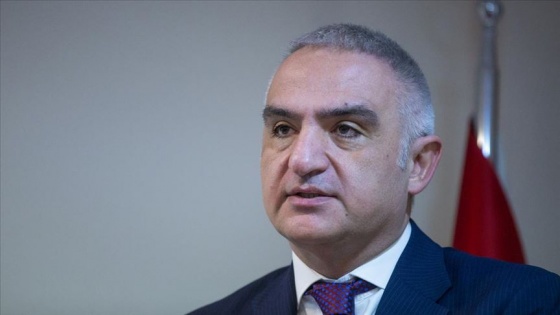 Kültür ve Turizm Bakanı Ersoy'dan 'Evde kal, kitapla kal' çağrısına destek olan isimler