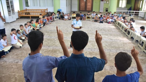 Kur'an kursu öğrencileri işaret dili öğreniyor