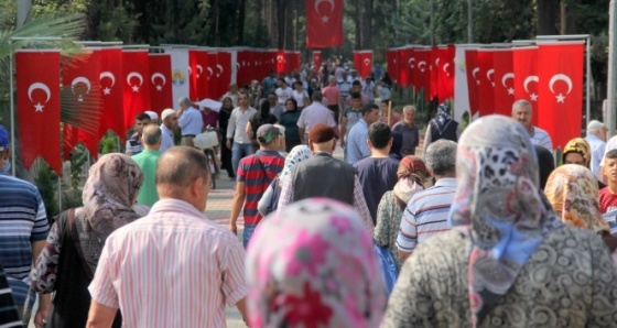 Kurban Bayramı'nda mezarlıklar doldu taştı