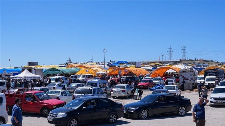 Kurban pazar yerleri ve kesimhanelerde ilk gün yoğunluğu