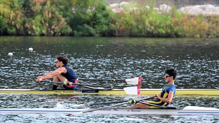 Kürekte 23 Yaş Altı Avrupa Şampiyonası öncesi Meriç Nehri'nde milli mesai sürüyor