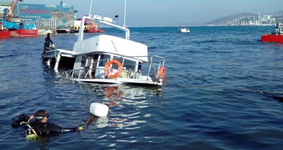 Kuşadası’nda bakımı yapılan tekne battı