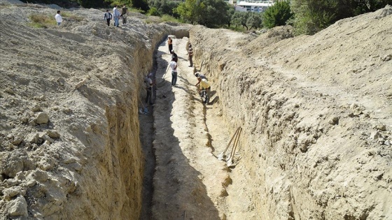 Kuşadası&#039;nda inşaat alanındaki sondajda Milattan Önce 1&#039;inci yüzyıla ait su kemeri bulundu