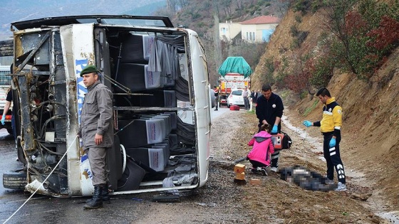 Kütahya'da midibüs devrildi: 1 ölü, 9 yaralı