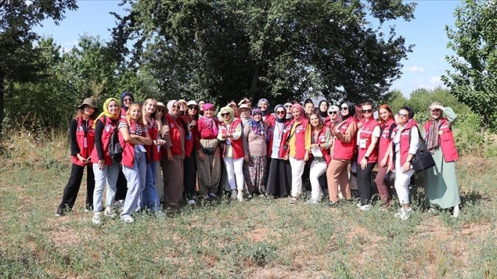 Kütahya'ya gelen öğrenciler "Damla Projesi" ile gönüllere dokunuyor