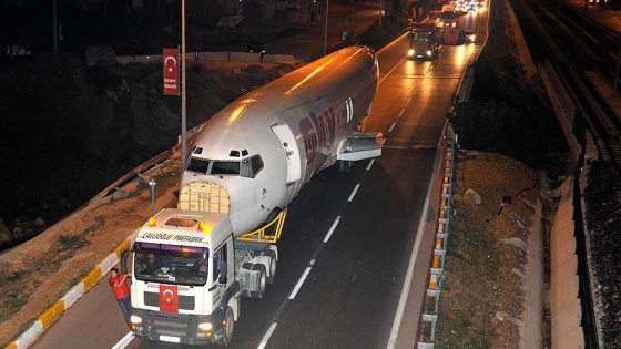 'Kütüphane' olacak uçağın parçaları tırlarla taşındı