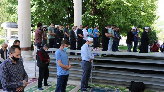 Kuzey Makedonya'da camiler yaklaşık iki ay aradan sonra cemaatle ibadete açıldı