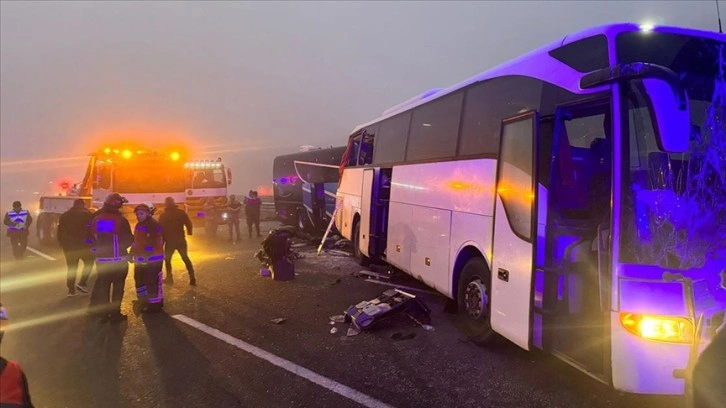 Kuzey Marmara Otoyolu'nda zincirleme kazada 11 kişi öldü, 57 kişi yaralandı