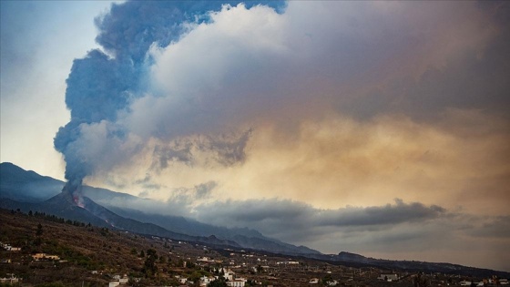 La Palma Adası'nda volkandan çıkan lavlar 33 günde 2 bin 185 binayı kül etti