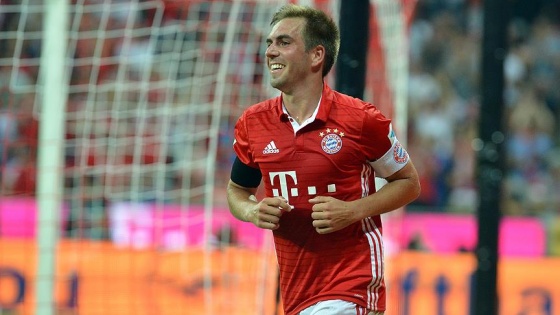 Lahm Almanya'da yılın futbolcusu seçildi