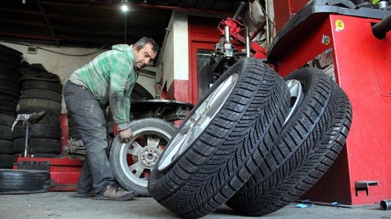 Lastikçilerde &#039;kış lastiği&#039; mesaisi arttı