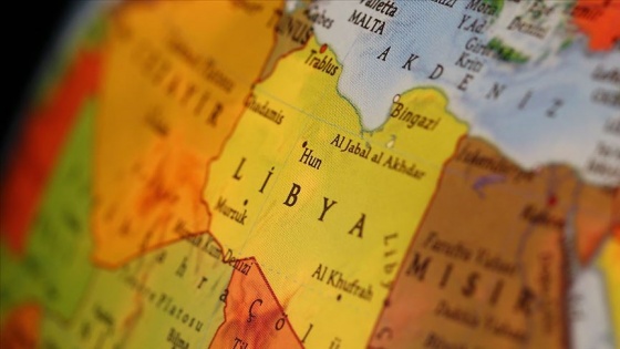 Libya'da Hafter milisleri, Ras Lanuf Limanı'ndaki bir gemiye saldırdı