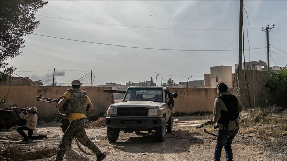 Libya'da Hafter milislerine mühimmat taşıyan iki araca hava harekatı