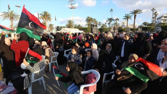 Libya'da yüzlerce kişi Hafter'i protesto etti