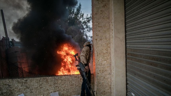 Libya hükümetine bağlı savaş uçakları Hafter'e ait yakıt tankerini vurdu