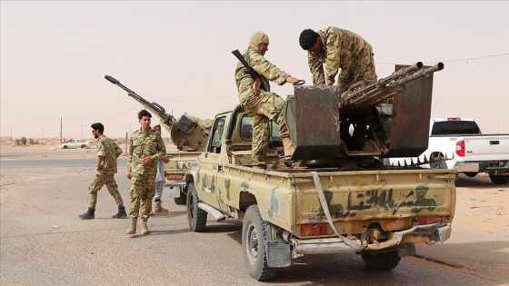 Libya Ordusu Batı Bölgesi Komutanı Cuveyli Hafter&#039;in açıkladığı petrol anlaşmasını reddetti
