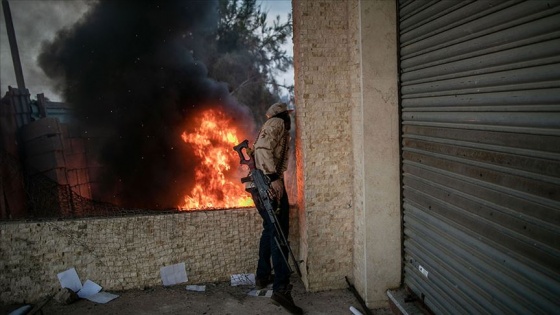 Libya Ordusu'ndan Hafter milislerine giden bir yakıt tankerine daha hava harekatı