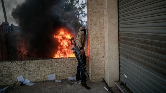 Libya Ordusu'ndan, Vatiyye Hava Üssü'ndeki Hafter milislerinin silah depolarına hava harekatı
