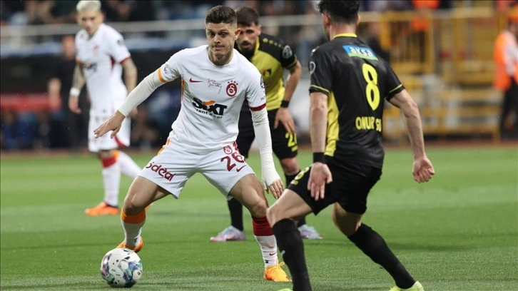 Lider Galatasaray, İstanbulspor engelini 2 golle geçti