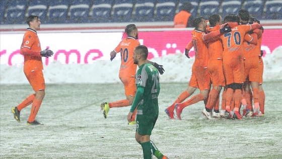 Lider Medipol Başakşehir 3 puanı 3 golle aldı