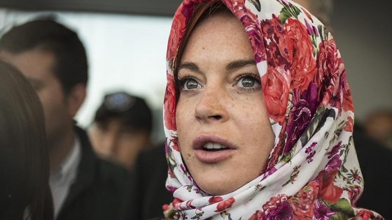 Lindsay Lohan'a Heathrow'da başörtüsü ayrımcılığı