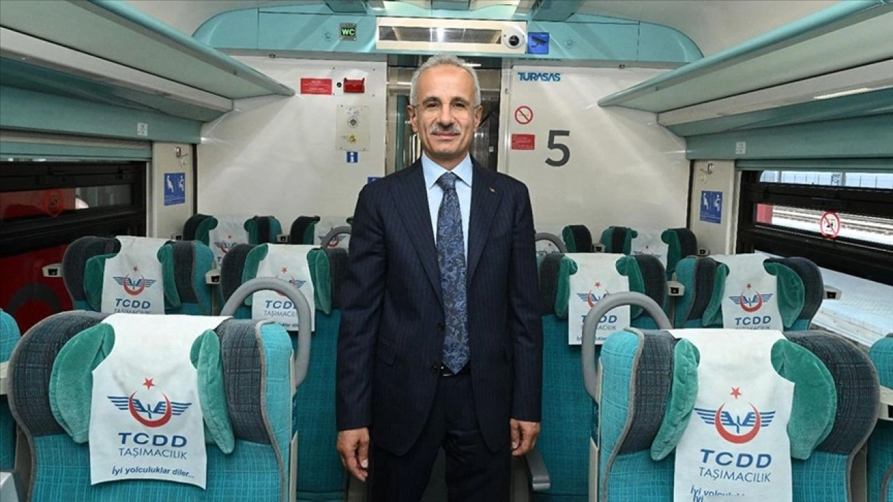 Lokomotifler TCDD Tren İzleme ve Koordinasyon Merkezi'nde 7 gün 24 saat takip ediliyor