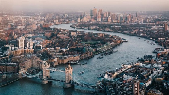 Londra Köprüsü'nde bıçaklı saldırı düzenlendi