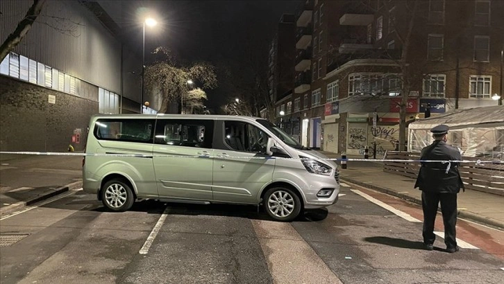 Londra'da bir araçtan açılan ateş sonucu 5 kişi yaralandı