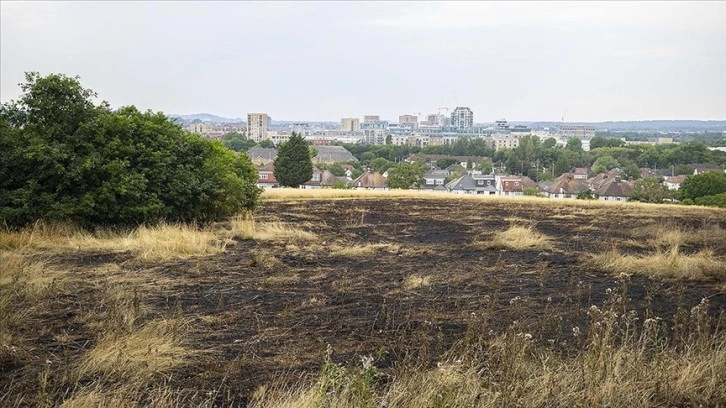 Londra’daki yangınların kontrol altına alınması için mücadele sürüyor