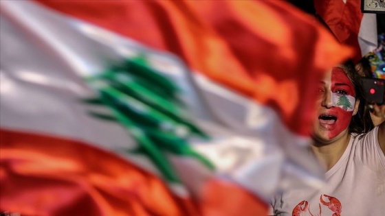 Lübnan'da göstericilerin yeni hedefi 'otoriter yapı'