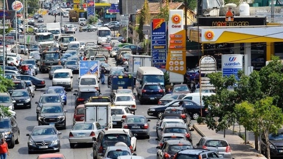 Lübnan'da güvenlik zafiyeti ve benzin kıtlığı nedeniyle akaryakıt istasyonlarının yüzde 90' ı kapalı