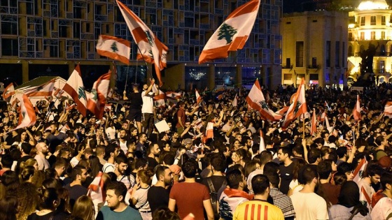 Lübnan'da hükümetin son kararları protesto edildi