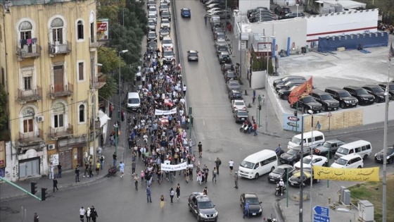 Lübnan'da yakıt istasyonları greve gidiyor