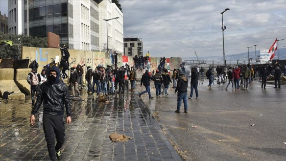 Lübnan'da yeni hükümetin güven oylaması öncesi protestolar sürüyor