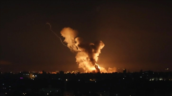 Lübnan'dan İsrail'e atılan füzeler, 2 evde yangına neden oldu