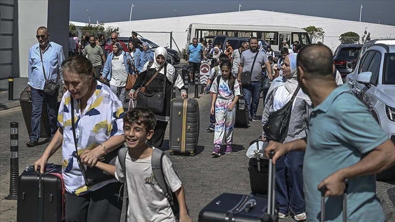 Lübnan'dan Türk vatandaşlarının deniz yoluyla tahliyesi başladı