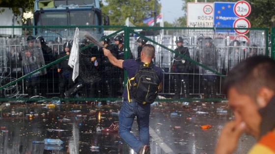 Lüksemburg sığınmacı karşıtı ülkenin AB'den atılmasını istedi