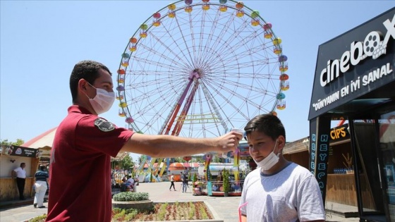 Lunapark ve tematik parklar 'kontrollü sosyal hayat' çerçevesinde açıldı