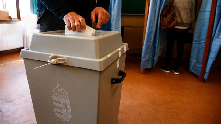 Macaristan'da halk, genel seçim ve referandum için yarın sandık başında