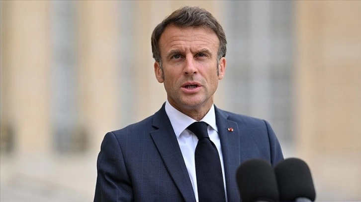 Macron, göçmenlik yasasının kabulü için tartışmalı anayasa maddesini kullanmayı planlıyor