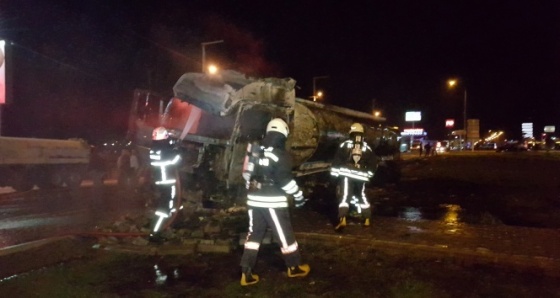 Madeni yağ yüklü tanker alevlere teslim oldu