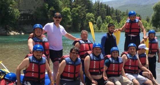 Mahalle muhtarları rafting heyecanı yaşadı