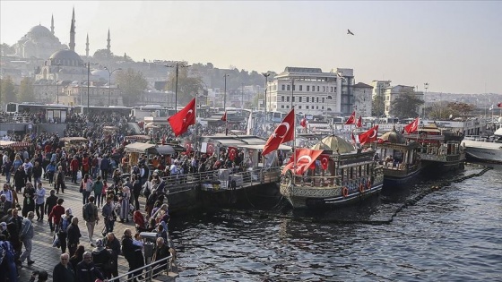 Mahkemeden Eminönü'ndeki balıkçı teknesi için kira sözleşmesine devam kararı