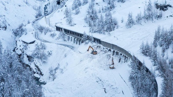 Mahsur kalan 13 bin turist için tren seferleri yeniden başladı