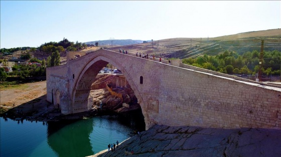 Malabadi Köprüsü yıllara meydan okuyor