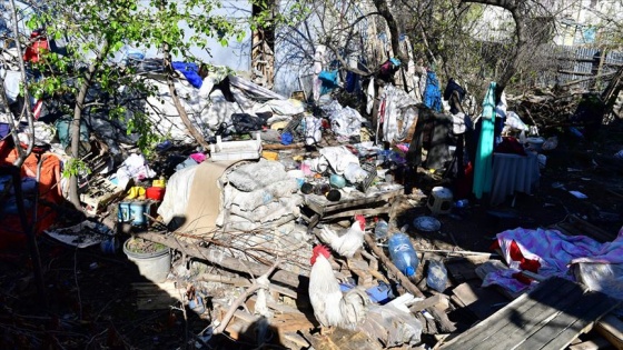 Malatya'da bir evden 8 kamyon çöp çıktı