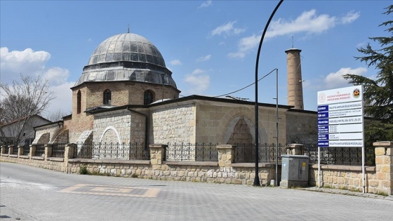 Malatya'daki 800 yıllık Ulu Cami'de depremin yaraları sarılıyor