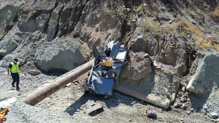 Malatya'da dere yatağına devrilen otomobildeki 4 kişi öldü